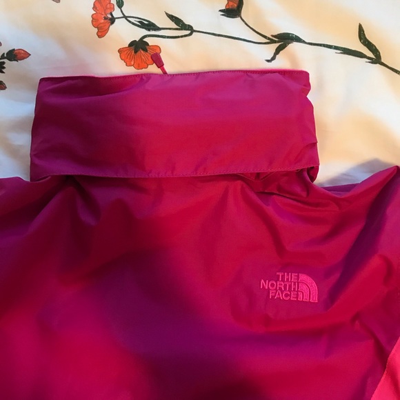 The North Face Raincoat - Picture 5 of 7